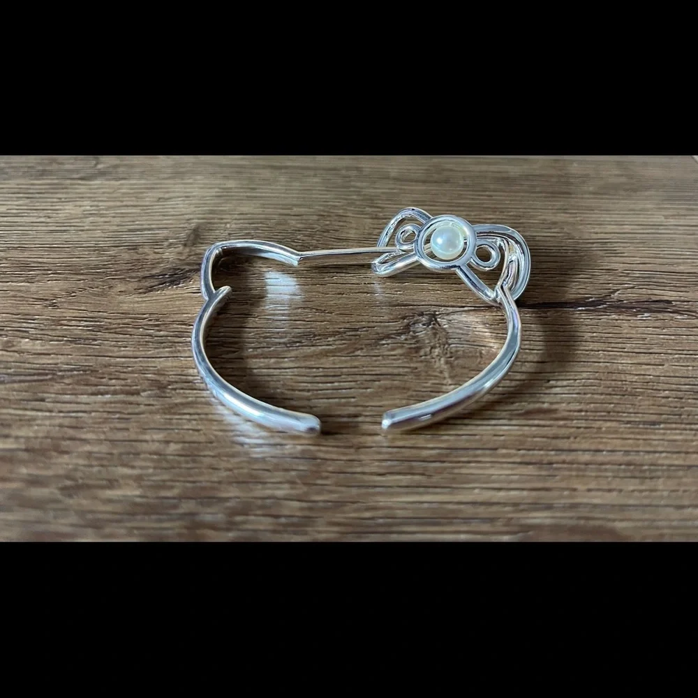 HELLO KITTY-NWT Silver Tone Cuff with Faux Pearl - Picture 7 of 11